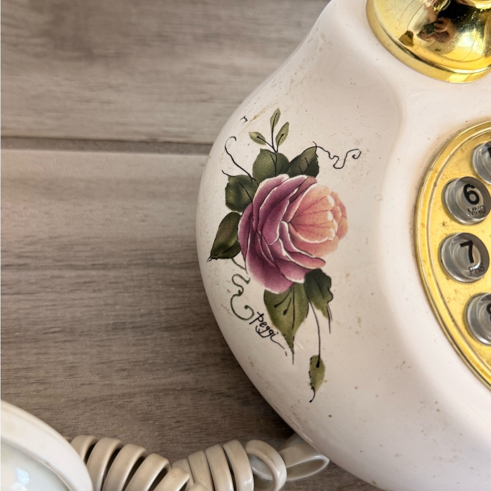 Elegant Floral Rotary Phone with Gold Details - Picture 5 of 6